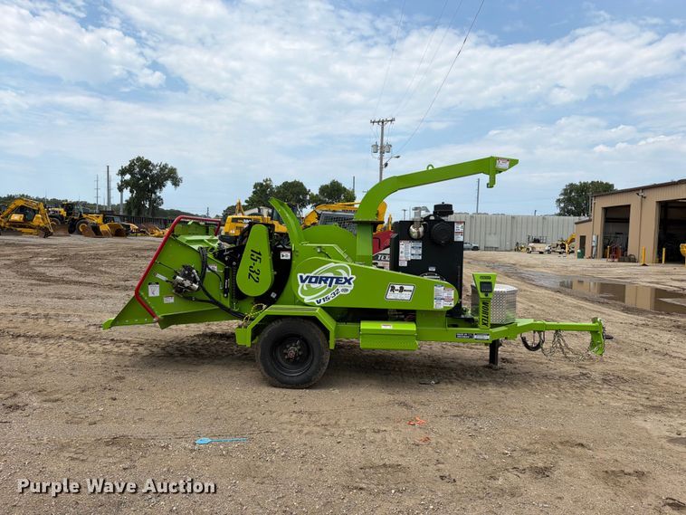 image for item FN5818 2026 Dyna V15-32 wood chipper