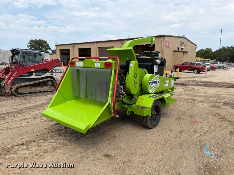 image for item FN5818 2026 Dyna V15-32 wood chipper