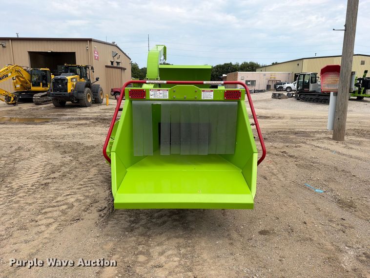 image for item FN5818 2026 Dyna V15-32 wood chipper