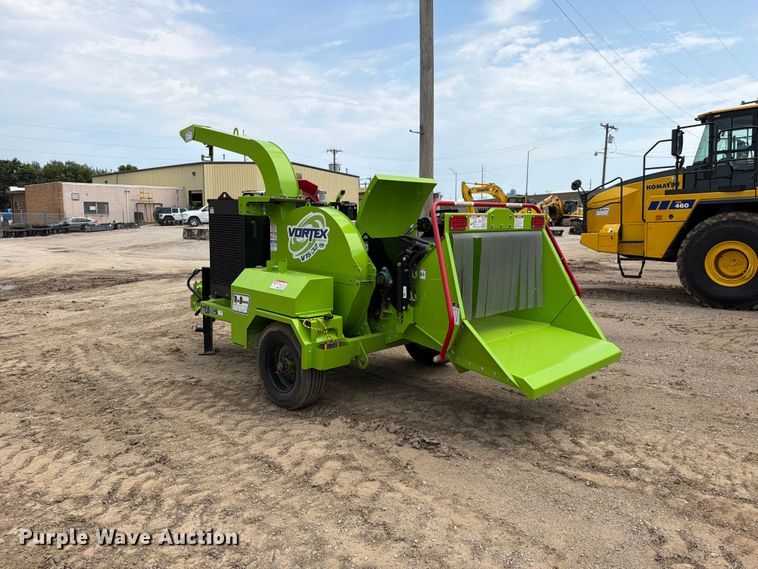 image for item FN5818 2026 Dyna V15-32 wood chipper