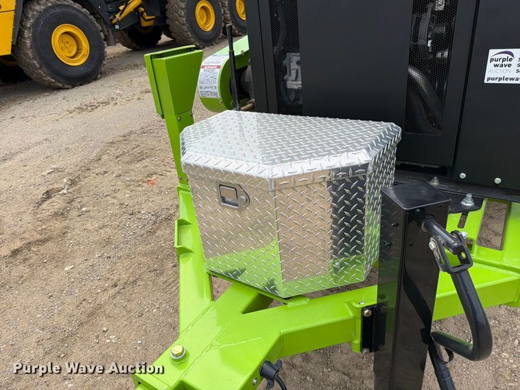 image for item FN5818 2026 Dyna V15-32 wood chipper