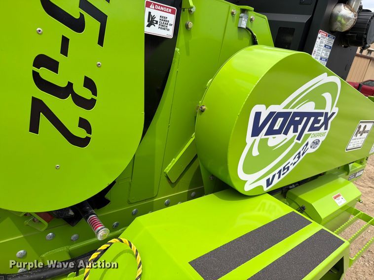 image for item FN5818 2026 Dyna V15-32 wood chipper
