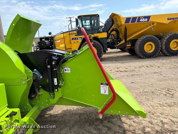 image for item FN5818 2026 Dyna V15-32 wood chipper