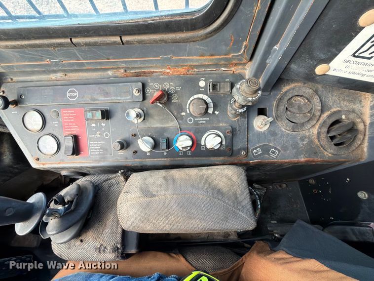 image for item FU1010 2005 John Deere 843H feller buncher