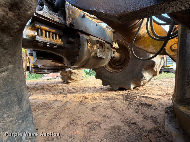 image for item FU1010 2005 John Deere 843H feller buncher