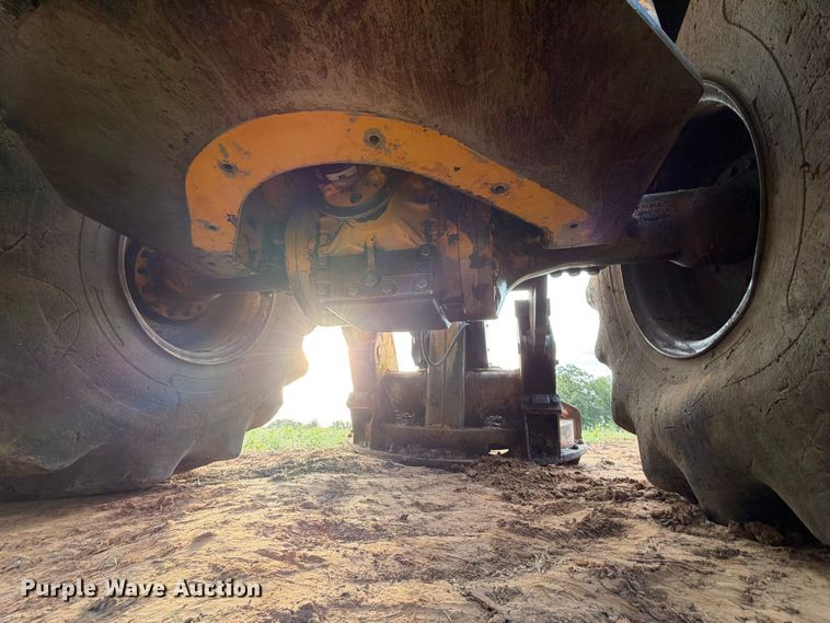 image for item FU1010 2005 John Deere 843H feller buncher