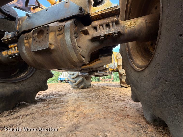 image for item FU1010 2005 John Deere 843H feller buncher
