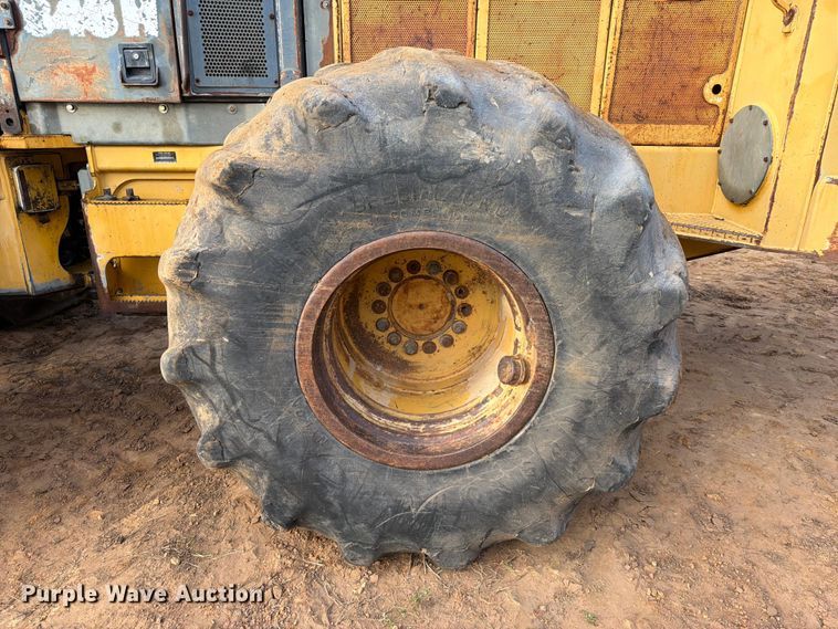 image for item FU1010 2005 John Deere 843H feller buncher