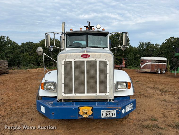 image for item FU1011 2011 Peterbilt 367 crane truck