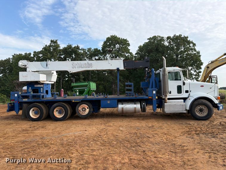 image for item FU1011 2011 Peterbilt 367 crane truck
