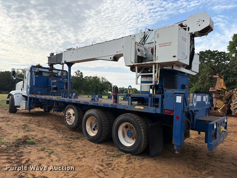 image for item FU1011 2011 Peterbilt 367 crane truck