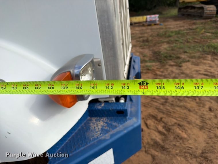 image for item FU1011 2011 Peterbilt 367 crane truck