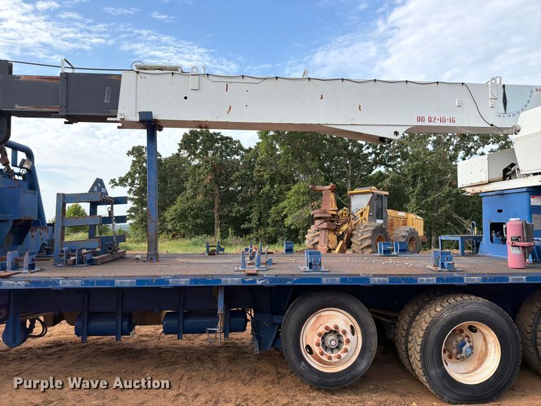 image for item FU1011 2011 Peterbilt 367 crane truck