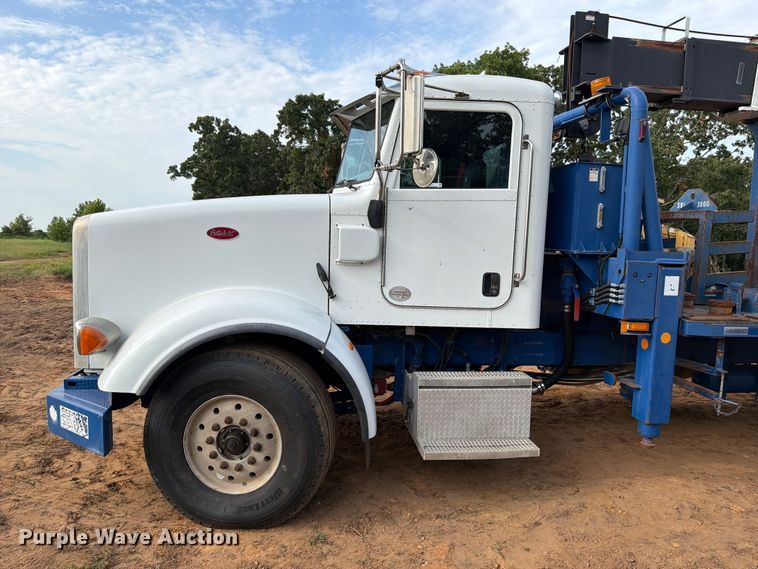 image for item FU1011 2011 Peterbilt 367 crane truck