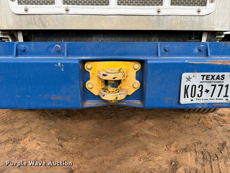 image for item FU1011 2011 Peterbilt 367 crane truck