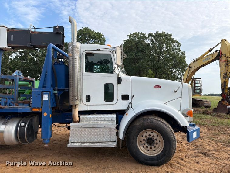 image for item FU1011 2011 Peterbilt 367 crane truck
