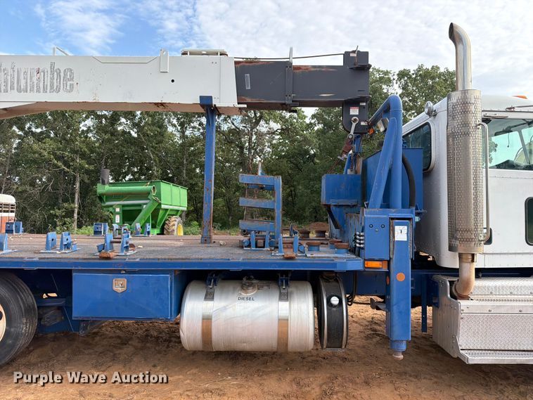 image for item FU1011 2011 Peterbilt 367 crane truck