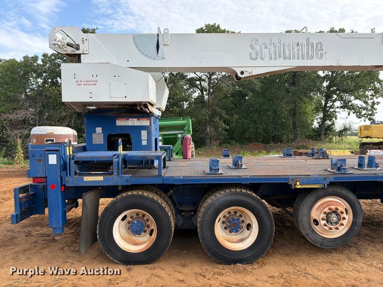 image for item FU1011 2011 Peterbilt 367 crane truck