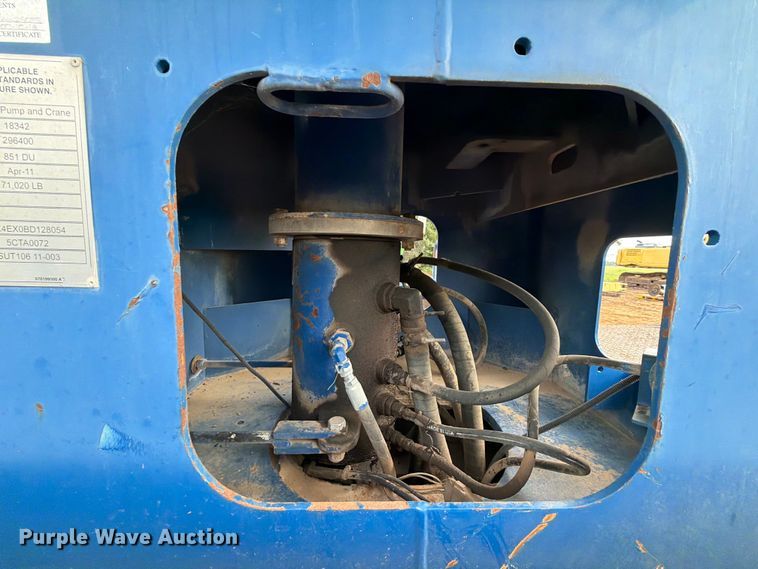 image for item FU1011 2011 Peterbilt 367 crane truck