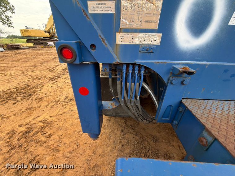image for item FU1011 2011 Peterbilt 367 crane truck