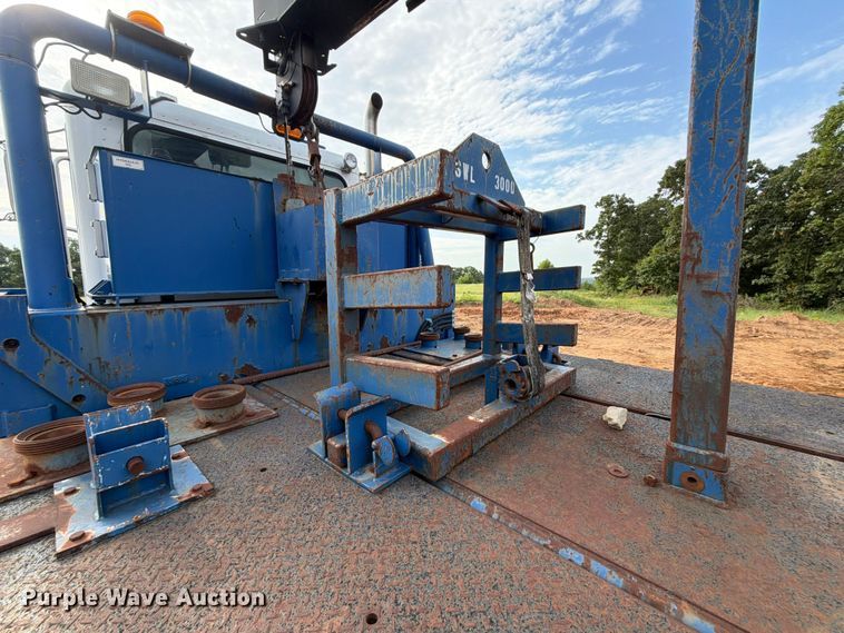 image for item FU1011 2011 Peterbilt 367 crane truck