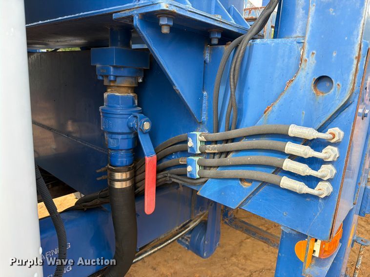 image for item FU1011 2011 Peterbilt 367 crane truck