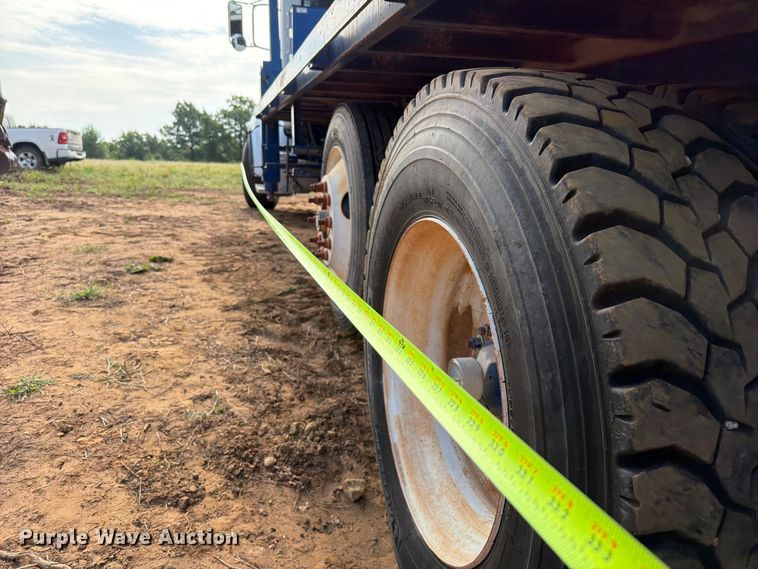 image for item FU1011 2011 Peterbilt 367 crane truck