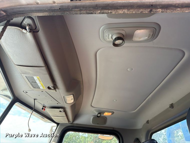 image for item FU1011 2011 Peterbilt 367 crane truck