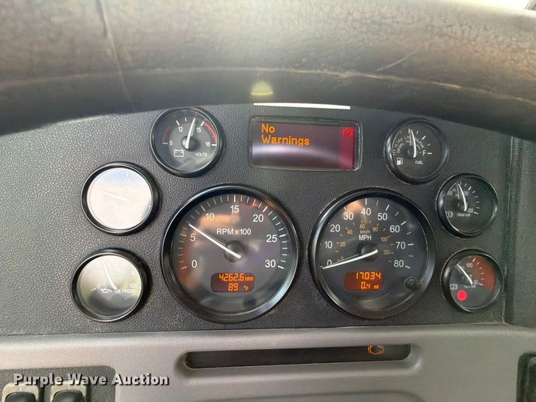 image for item FU1011 2011 Peterbilt 367 crane truck