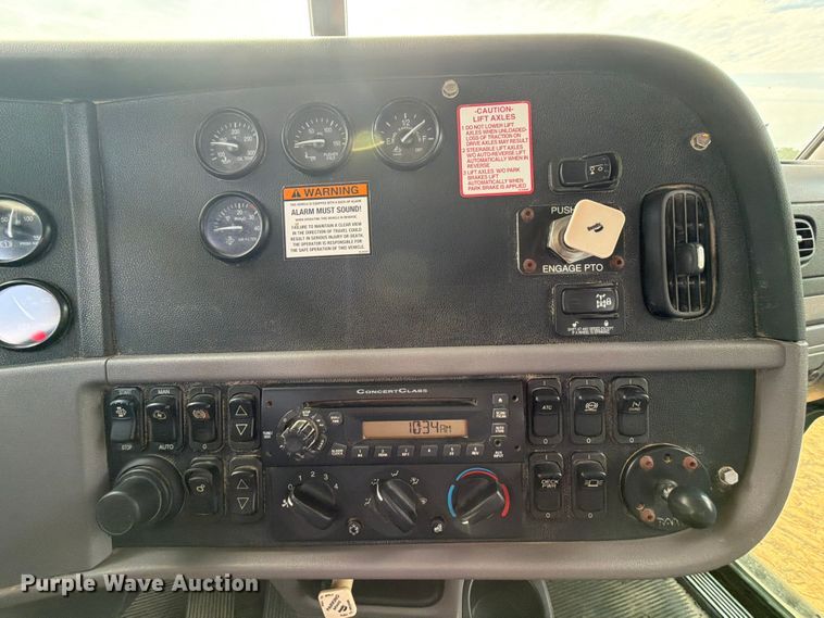 image for item FU1011 2011 Peterbilt 367 crane truck