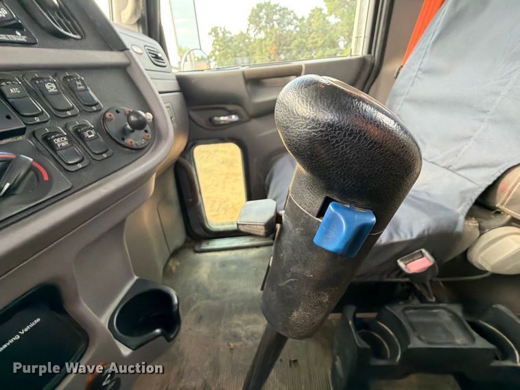 image for item FU1011 2011 Peterbilt 367 crane truck