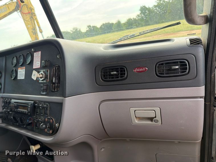 image for item FU1011 2011 Peterbilt 367 crane truck