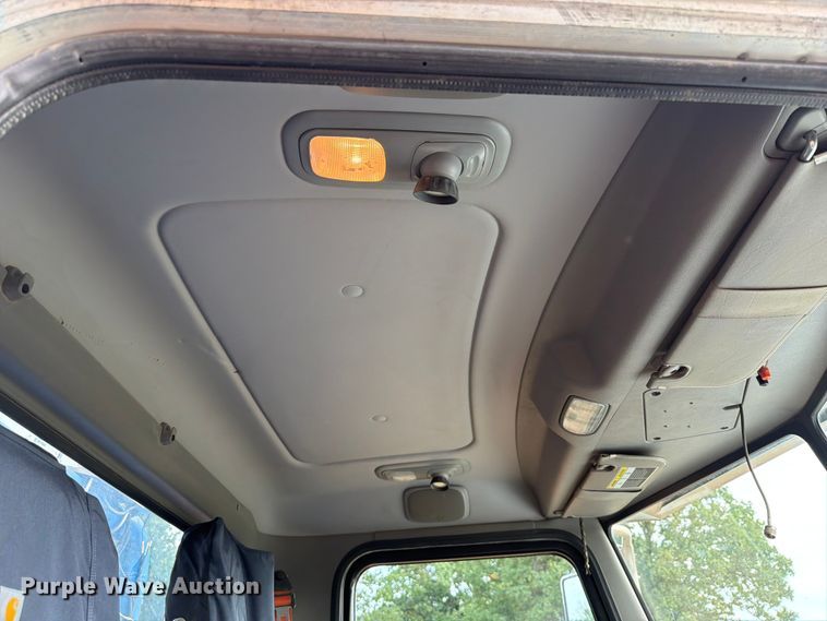 image for item FU1011 2011 Peterbilt 367 crane truck
