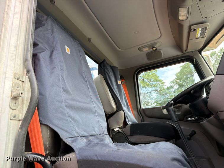 image for item FU1011 2011 Peterbilt 367 crane truck