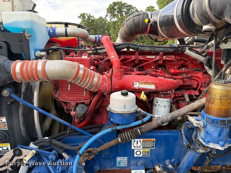 image for item FU1011 2011 Peterbilt 367 crane truck