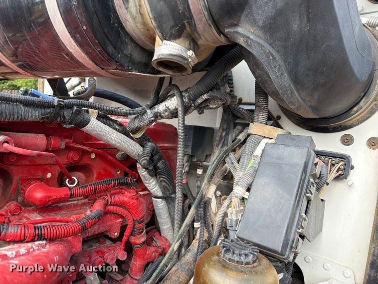 image for item FU1011 2011 Peterbilt 367 crane truck