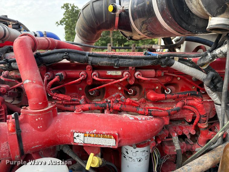 image for item FU1011 2011 Peterbilt 367 crane truck
