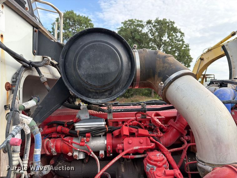 image for item FU1011 2011 Peterbilt 367 crane truck