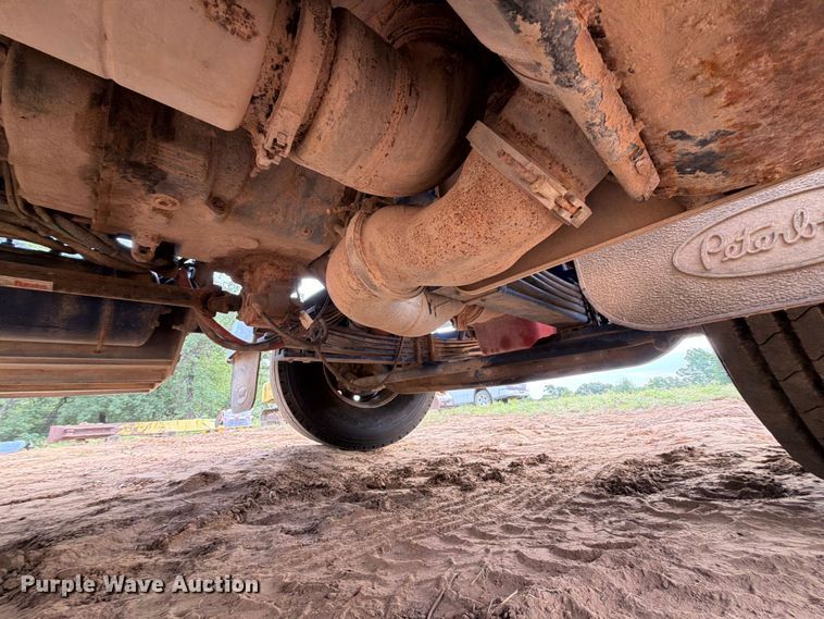 image for item FU1011 2011 Peterbilt 367 crane truck
