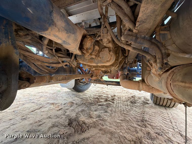 image for item FU1011 2011 Peterbilt 367 crane truck