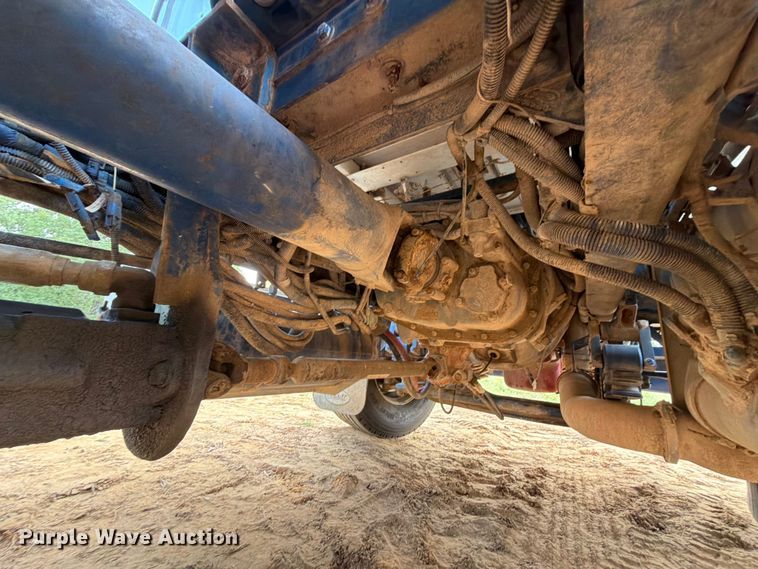 image for item FU1011 2011 Peterbilt 367 crane truck