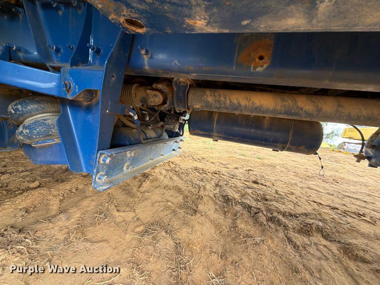 image for item FU1011 2011 Peterbilt 367 crane truck
