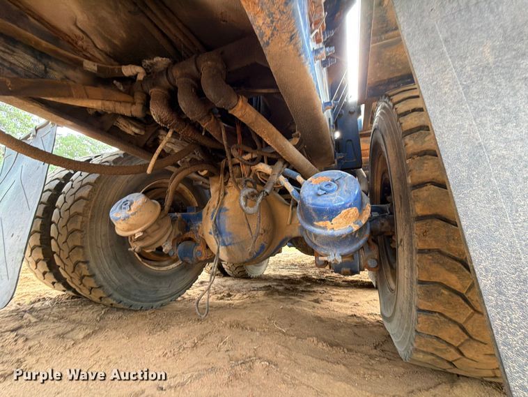 image for item FU1011 2011 Peterbilt 367 crane truck