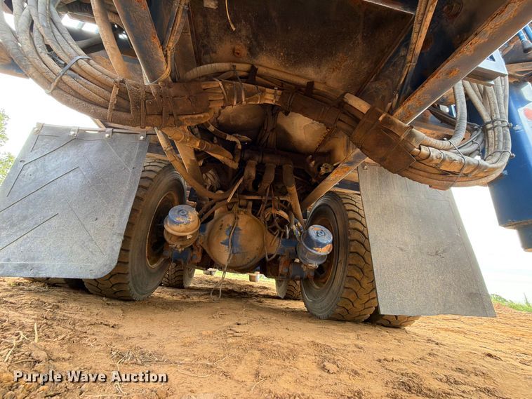 image for item FU1011 2011 Peterbilt 367 crane truck