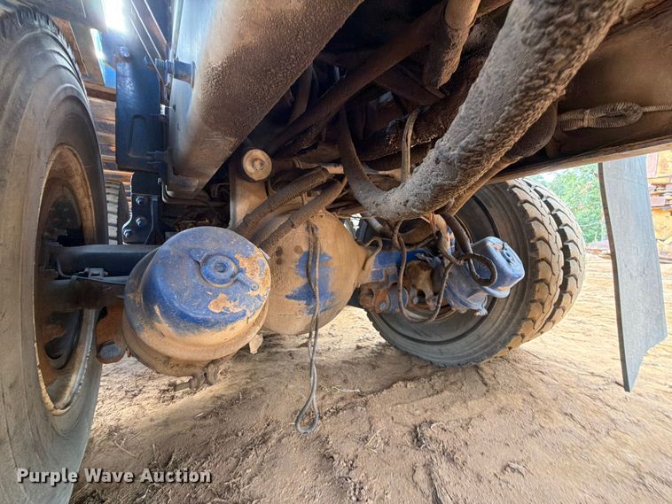 image for item FU1011 2011 Peterbilt 367 crane truck
