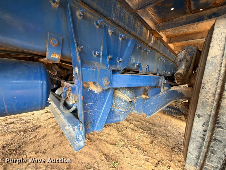image for item FU1011 2011 Peterbilt 367 crane truck