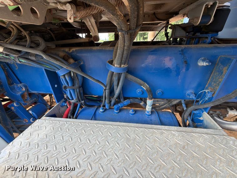 image for item FU1011 2011 Peterbilt 367 crane truck