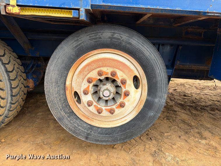 image for item FU1011 2011 Peterbilt 367 crane truck