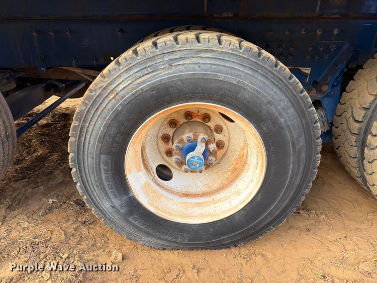 image for item FU1011 2011 Peterbilt 367 crane truck