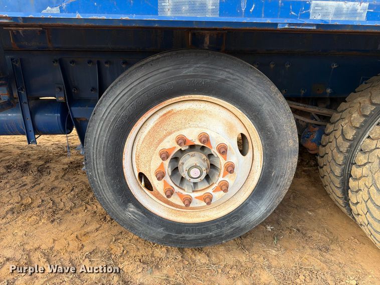image for item FU1011 2011 Peterbilt 367 crane truck